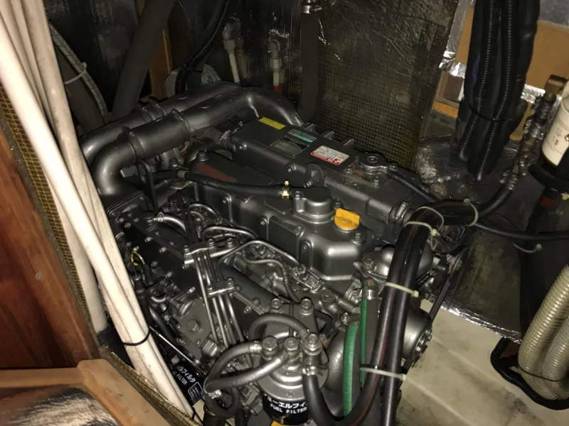 1998 Hunter 45 Center Cockpit