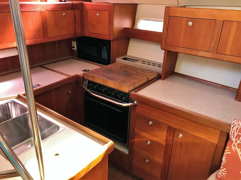1998 Hunter 45 Center Cockpit