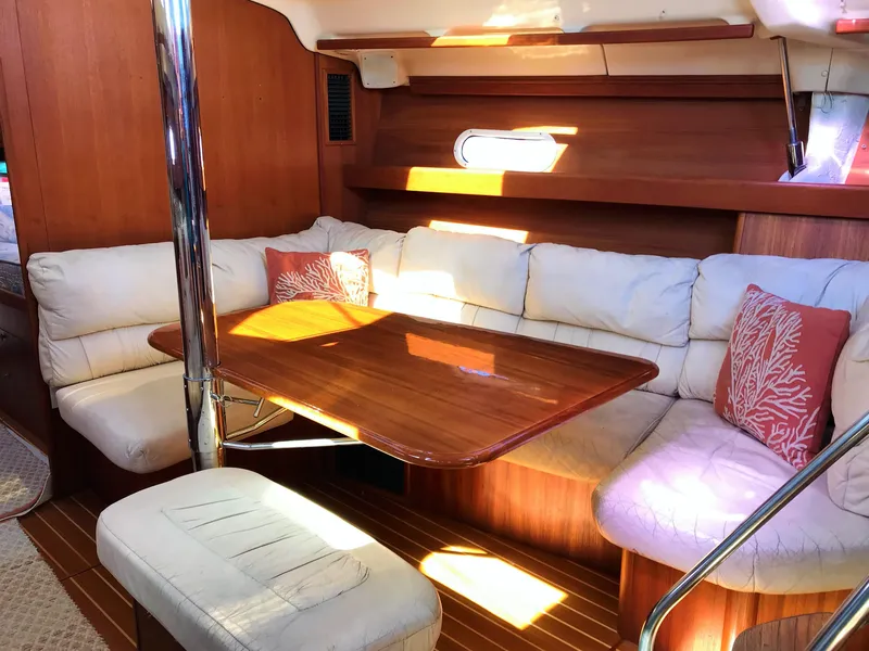 1998 Hunter 45 Center Cockpit