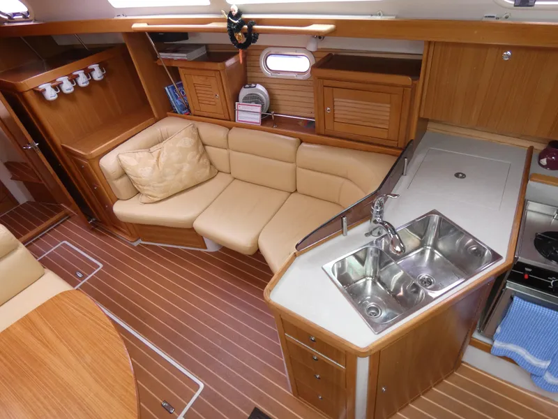2009 Catalina 375