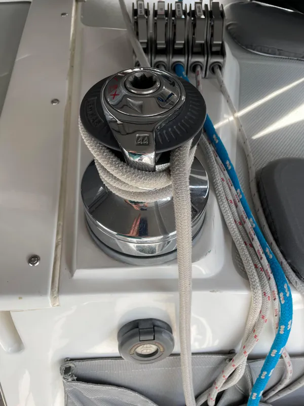 #44 Electric Winch