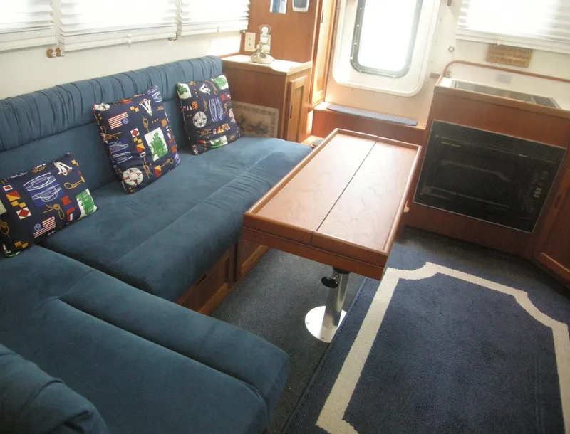 Settee & high-lo table