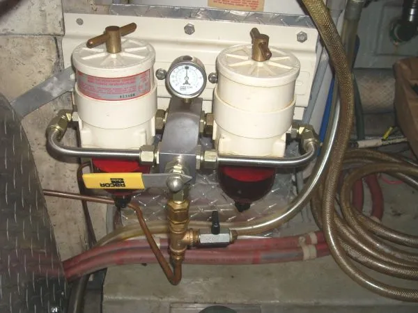 Double Fuel Filters w Vacumn Guages