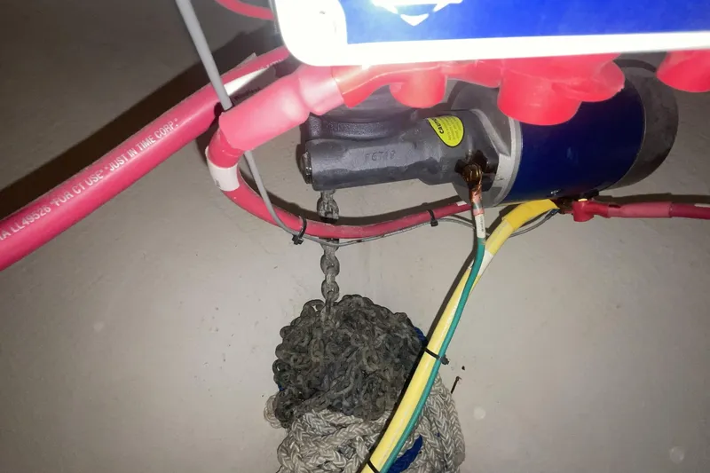 Electrical wiring and motor setup on a 2006 Cruisers Yachts 370 Express.