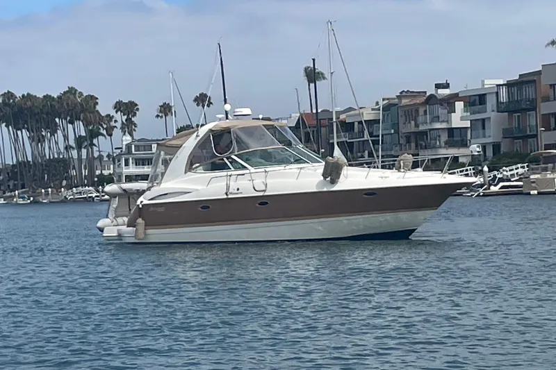 2006 Cruisers Yachts 370 Express
