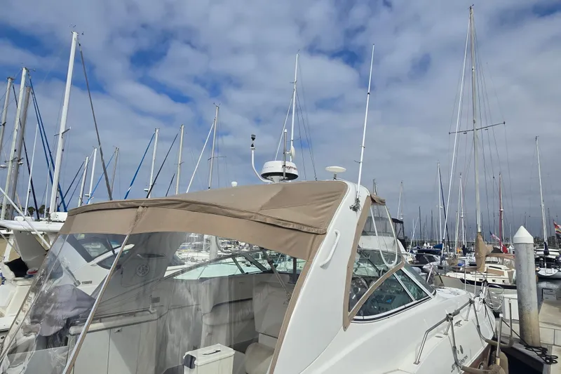 2006 Cruisers Yachts 370 Express docked at a marina under a cloudy sky.