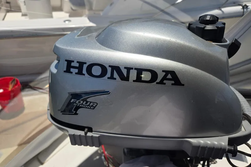 Honda four-stroke engine on 2006 Cruisers Yachts 370 Express boat.