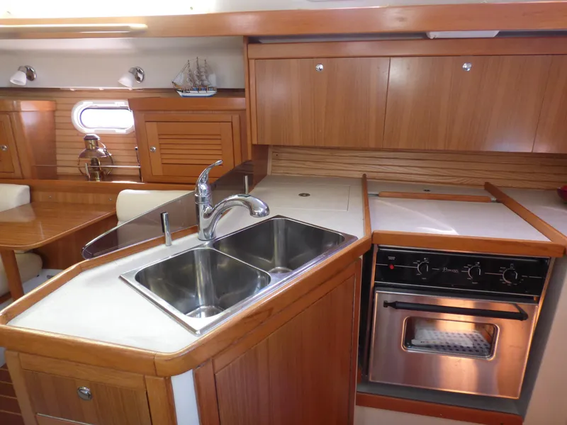 2008 Catalina 375