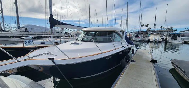 2012 Tiara Yachts 3100 Coronet