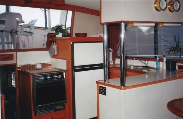 1985 Sea Ranger Aft Cabin Motoryacht