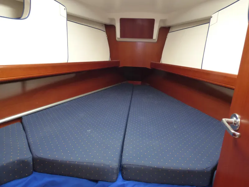 2004 Beneteau 373