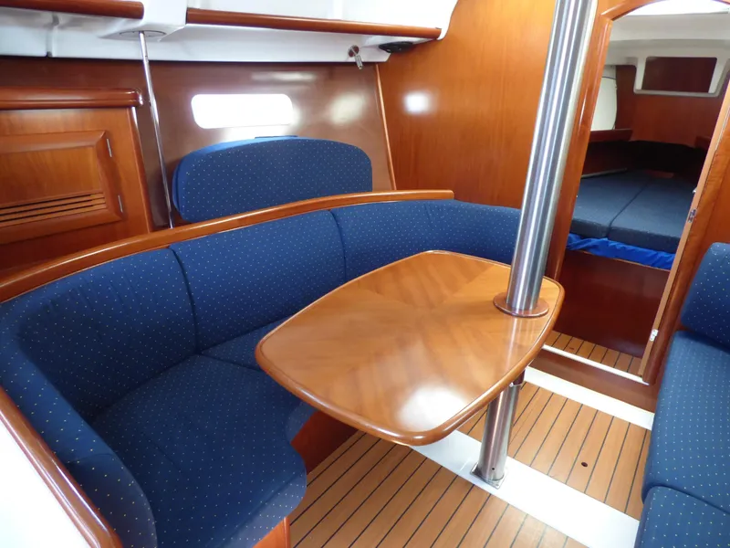 2004 Beneteau 373