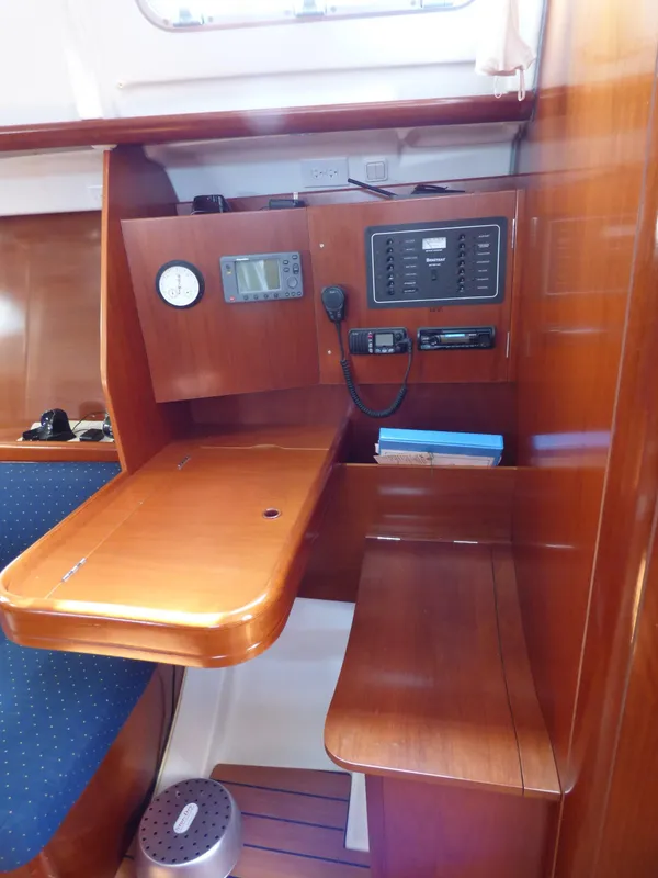 2004 Beneteau 373