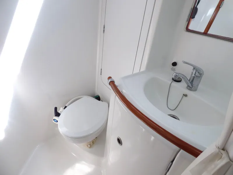 2004 Beneteau 373