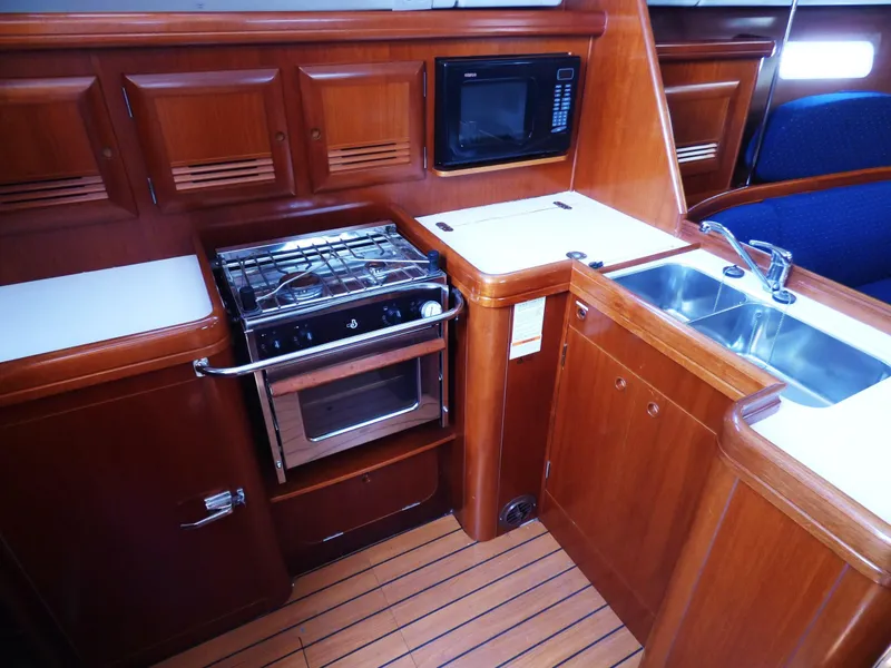 2004 Beneteau 373