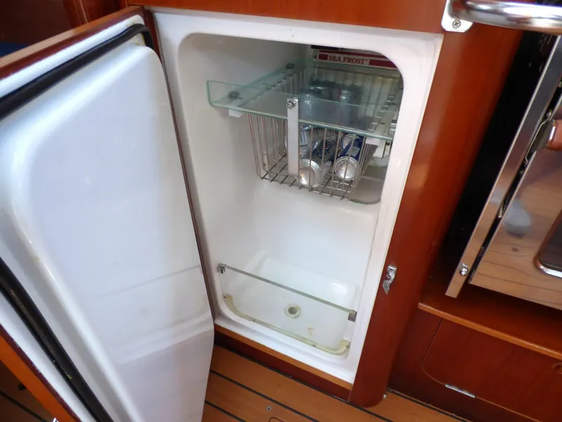 2004 Beneteau 373