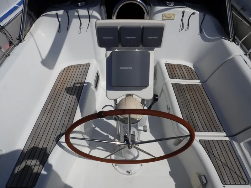 2004 Beneteau 373