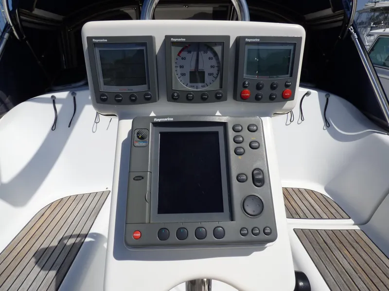 2004 Beneteau 373