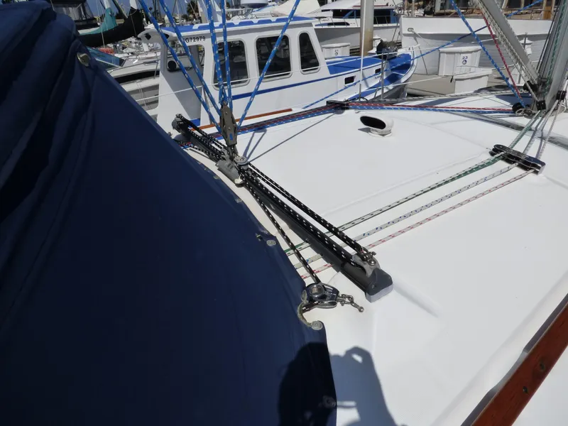 2004 Beneteau 373