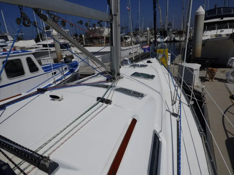 2004 Beneteau 373