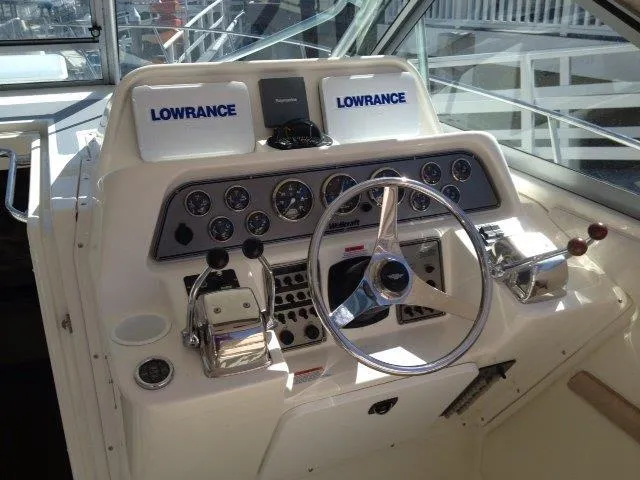2001 Wellcraft 330 Coastal