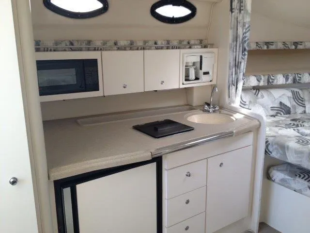 2001 Wellcraft 330 Coastal