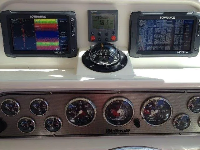 2001 Wellcraft 330 Coastal