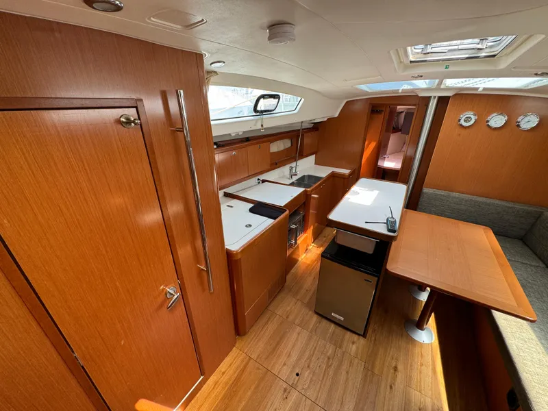2008 Beneteau Oceanis 43