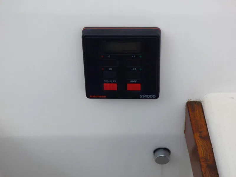 Autohelm auto pilot control(needs service)