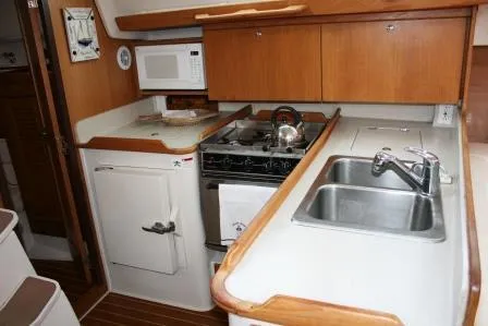 2003 Catalina 387