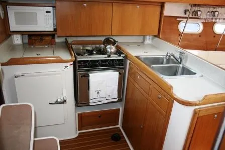 2003 Catalina 387
