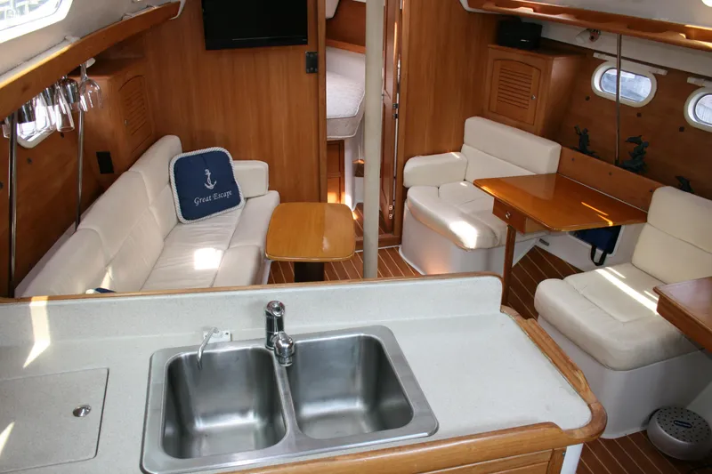 2003 Catalina 387
