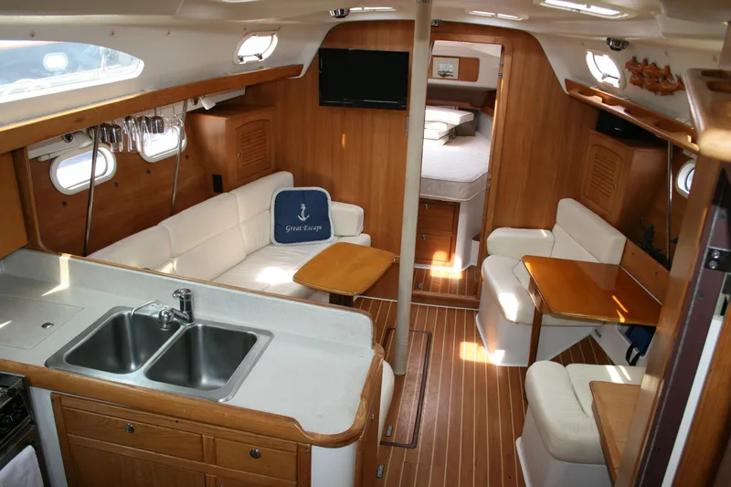 2003 Catalina 387