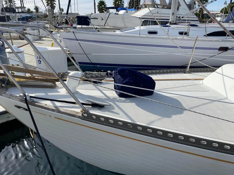 1974 Islander 44