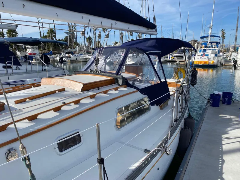 1974 Islander 44