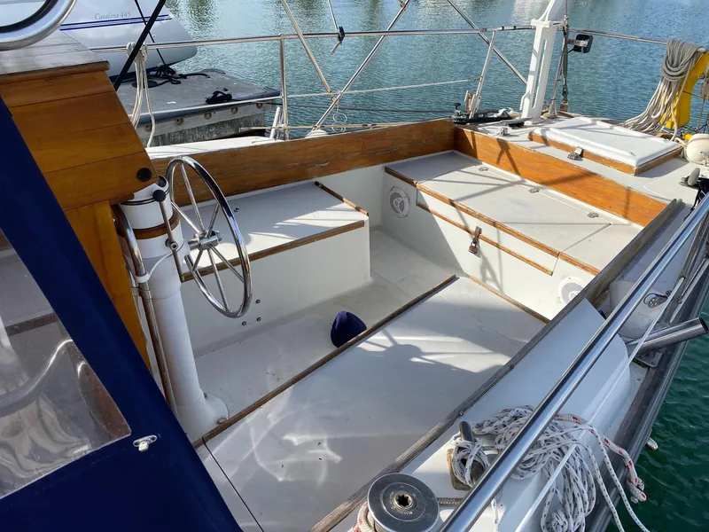 1974 Islander 44