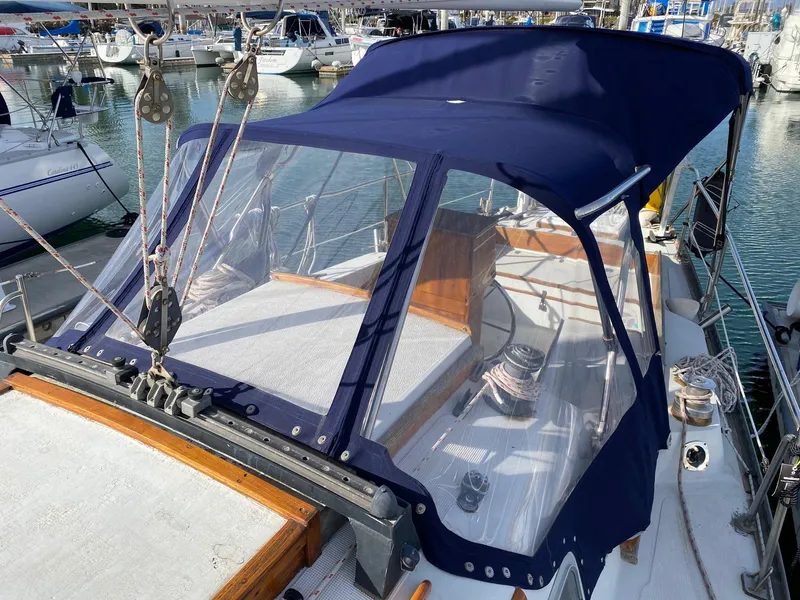 1974 Islander 44