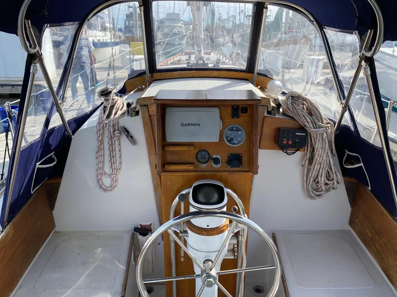 1974 Islander 44