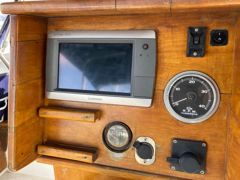 1974 Islander 44