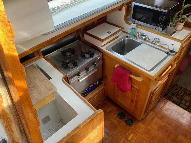 1974 Islander 44