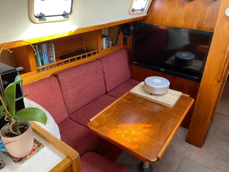 1974 Islander 44