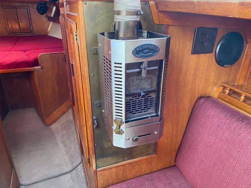 1974 Islander 44