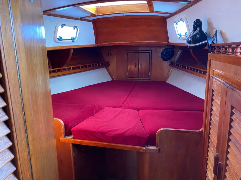 1974 Islander 44