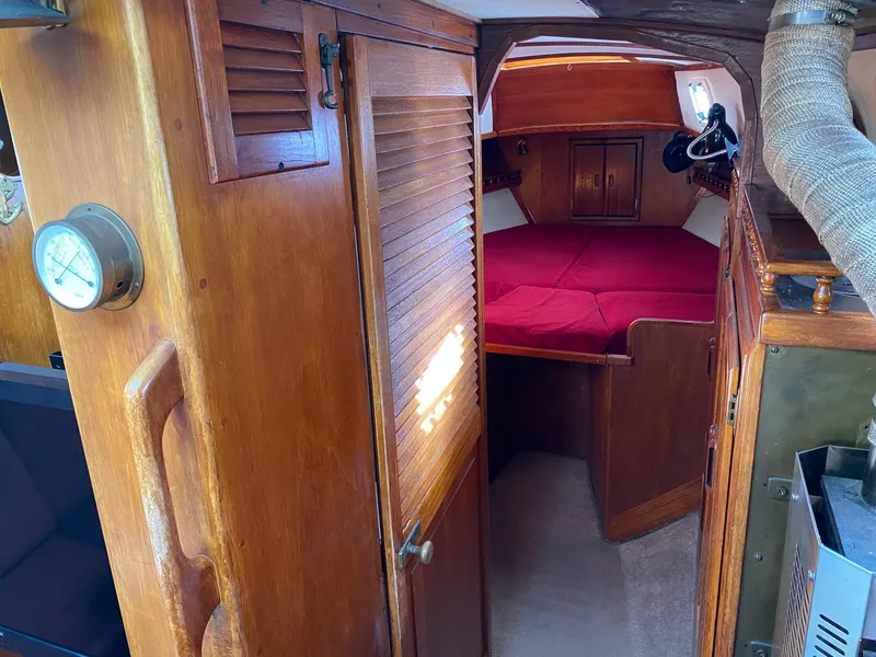 1974 Islander 44