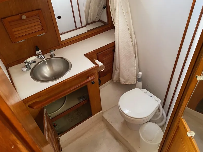 1974 Islander 44