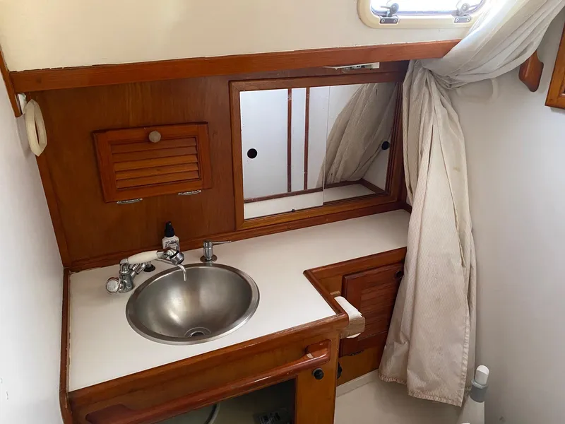 1974 Islander 44