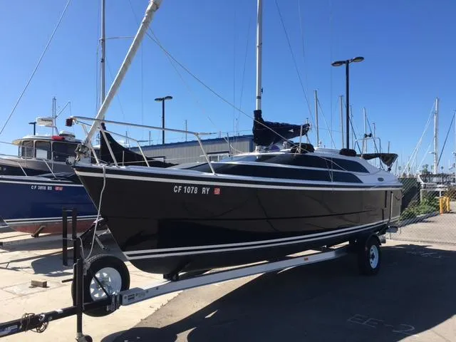 2013 MacGregor 26M