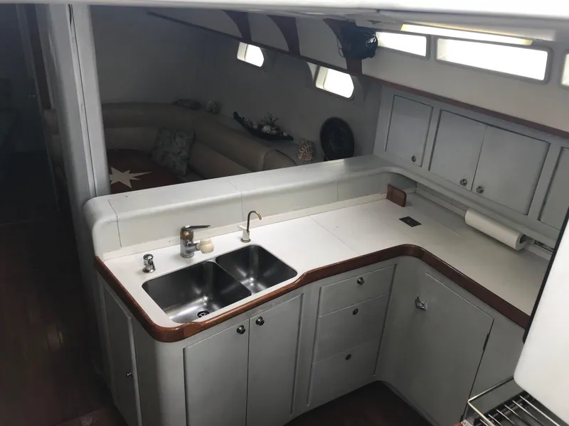 Salon starboard