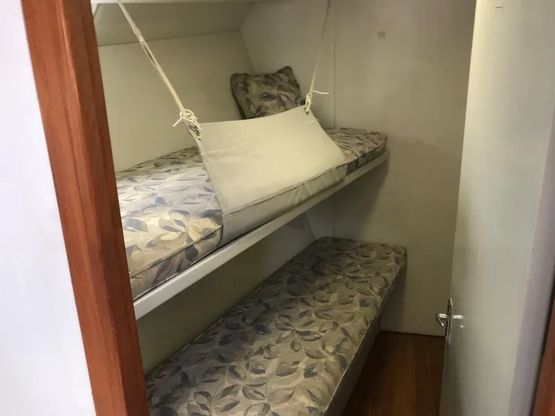 Fwd cabin bunk up