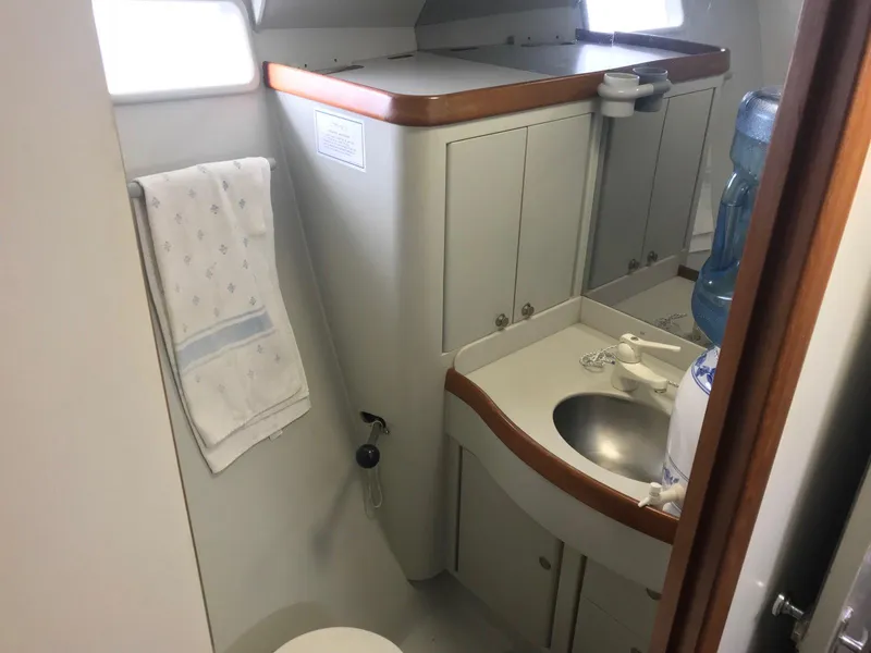 Fwd Head with shower